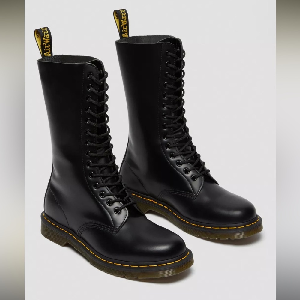 Dr. Martens 1914 smooth leather tall lace up boots sz 10